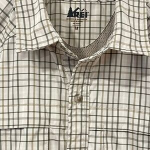 ~ REI Medium Button-Up Hiking Shirt mens brown gray quick dry tech vent stretch~
